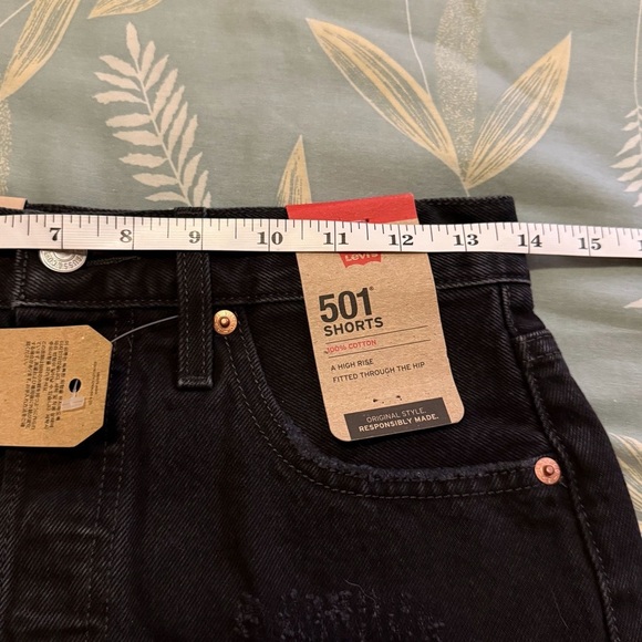 Levi's Women's Black Ripped Jean Denim Shorts Size 25 NWT - Picture 9 of 9
